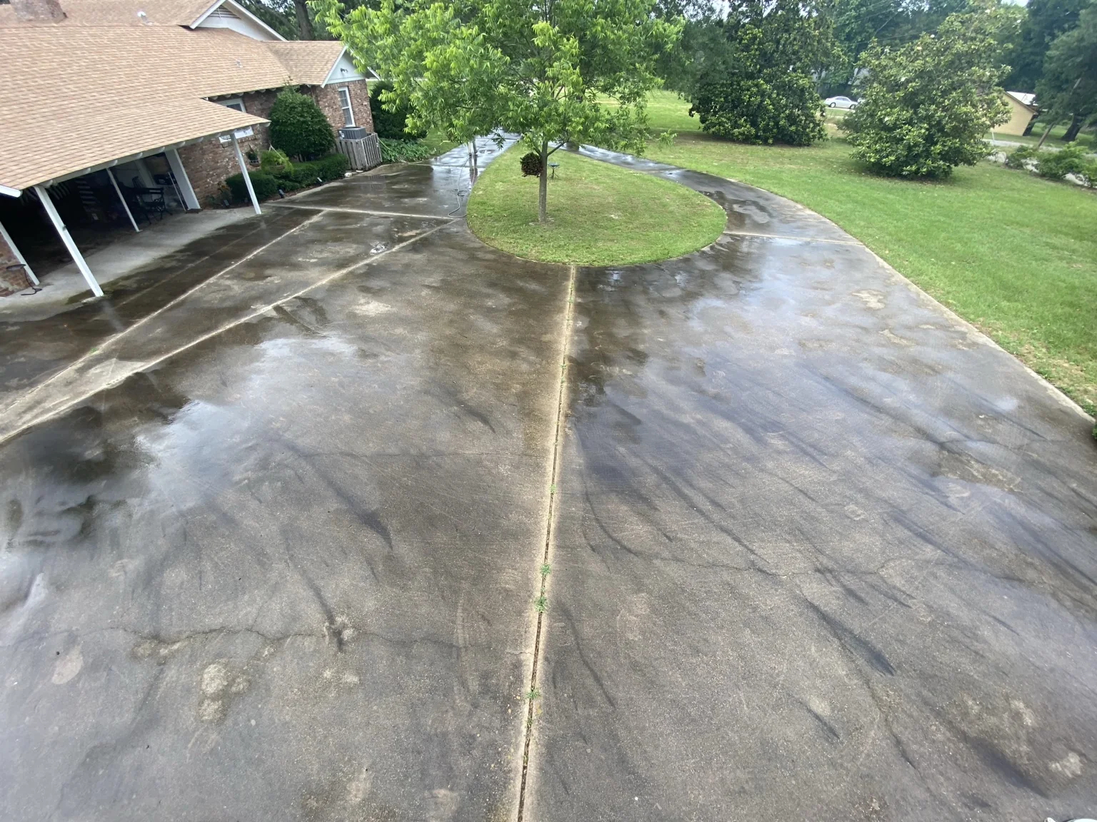 Circular driveway before cleaning