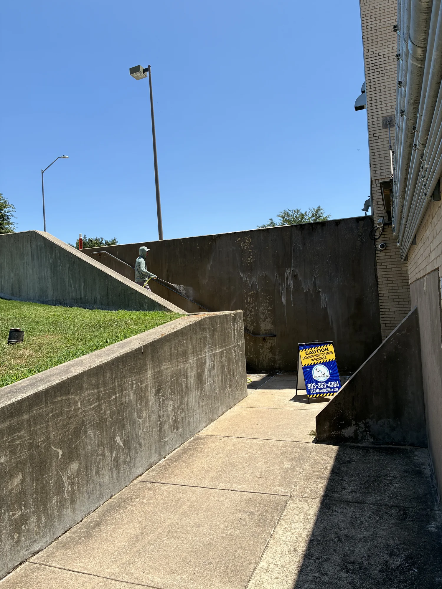 Commercial ramp and walls before cleaning
